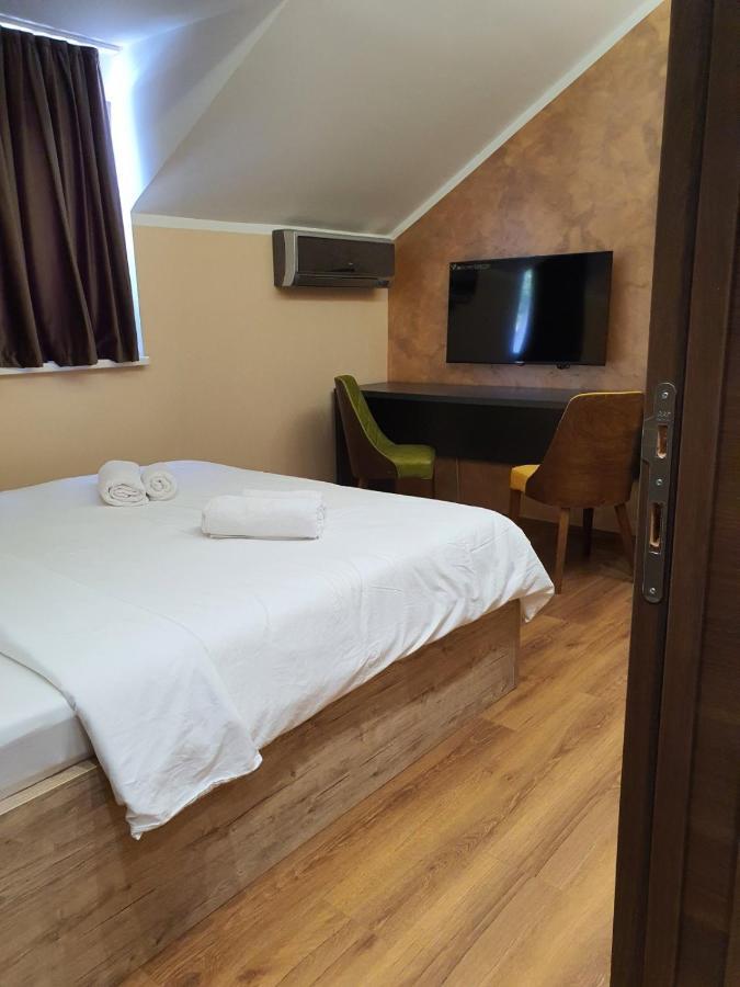 Apartmani Mali Vikend Belgrado Buitenkant foto